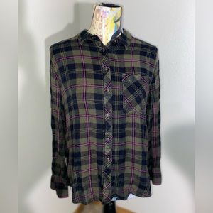 Arizona jeans plaid button up 100%rayon. Size: Women’s L.